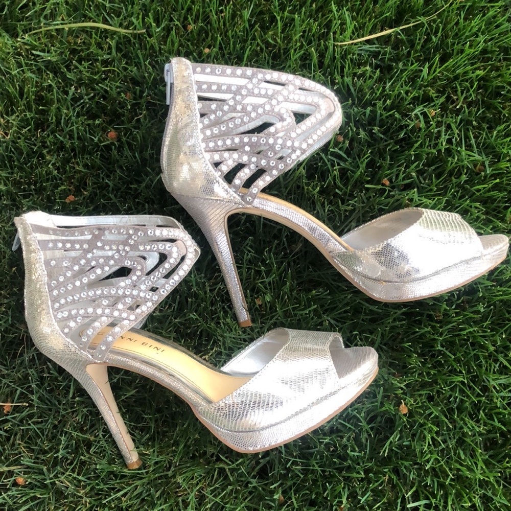 Gianni Bini Sparkly Silver Open-toe Stilettos! 4 inch heels. Size 7.5M